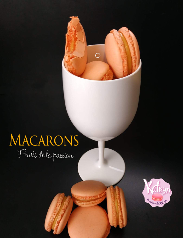 curd-fruit-de-la-passion-macaron